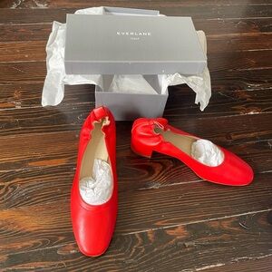 Everlane ‘the day heel’ red pump